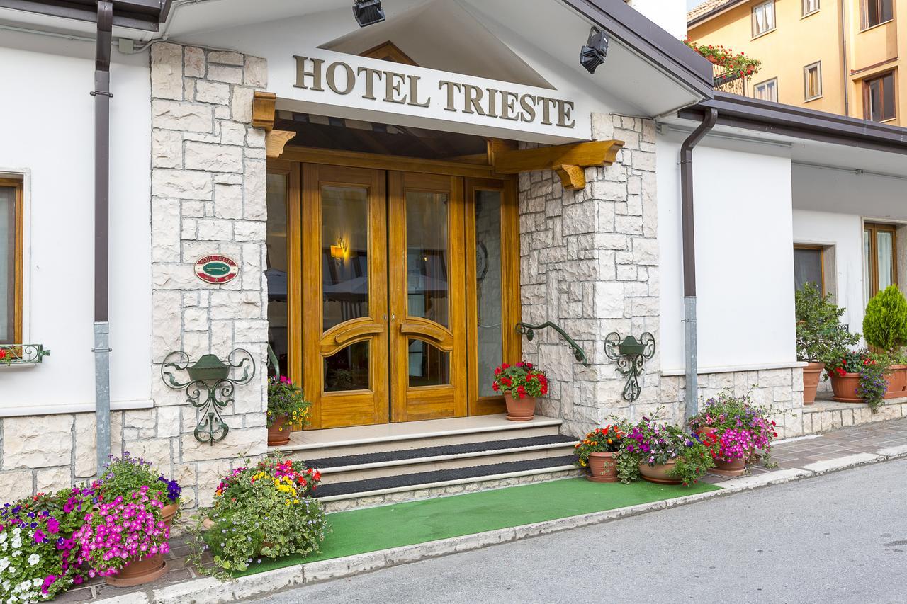 Hotel Trieste รอกการาโซ ภายนอก รูปภาพ