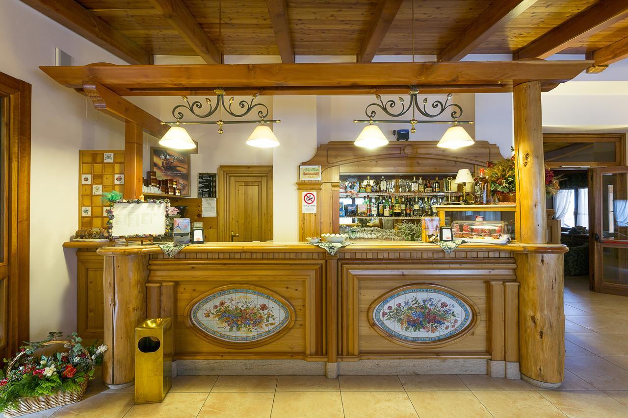 Hotel Trieste รอกการาโซ ภายนอก รูปภาพ