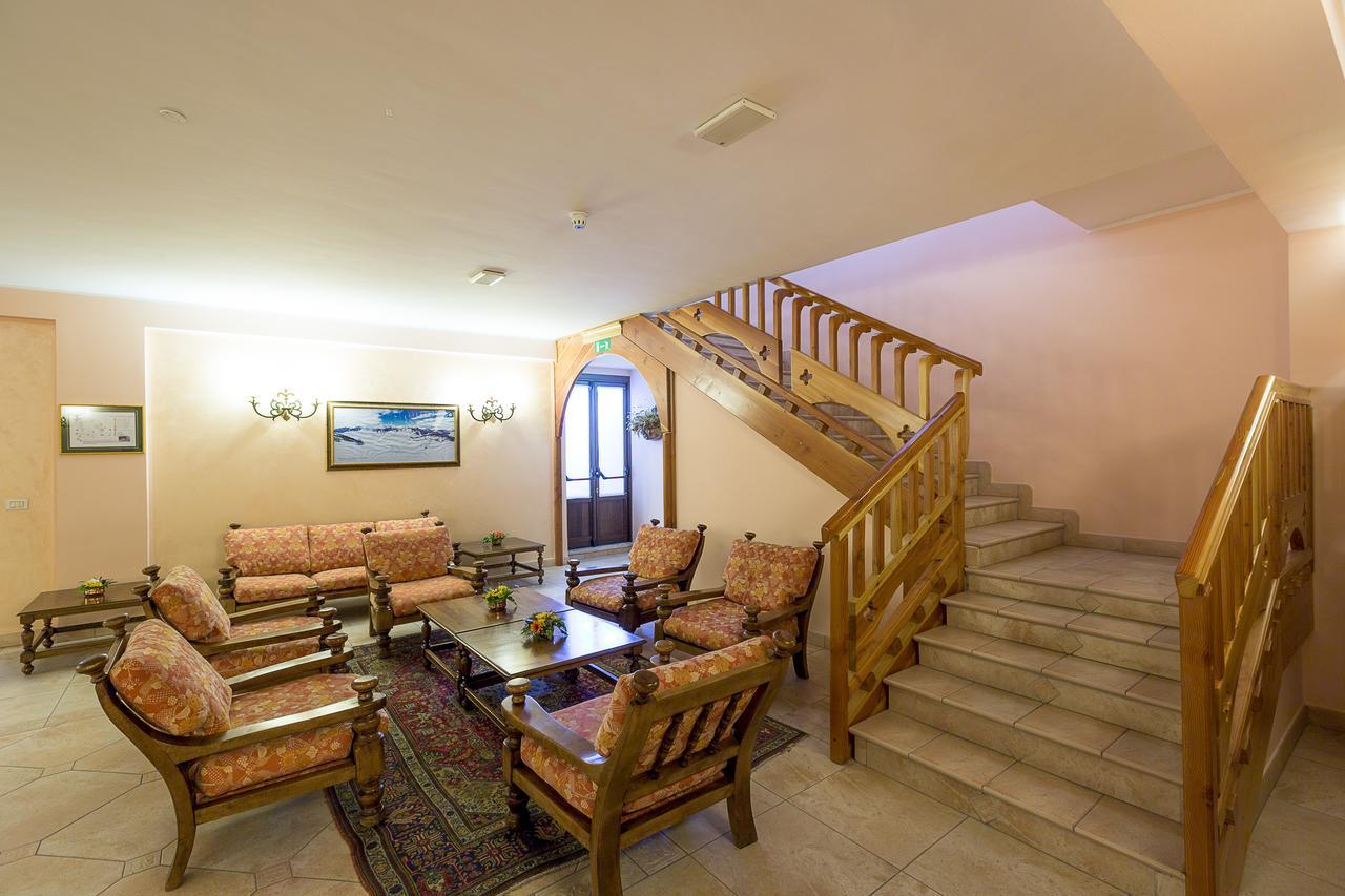 Hotel Trieste รอกการาโซ ภายนอก รูปภาพ