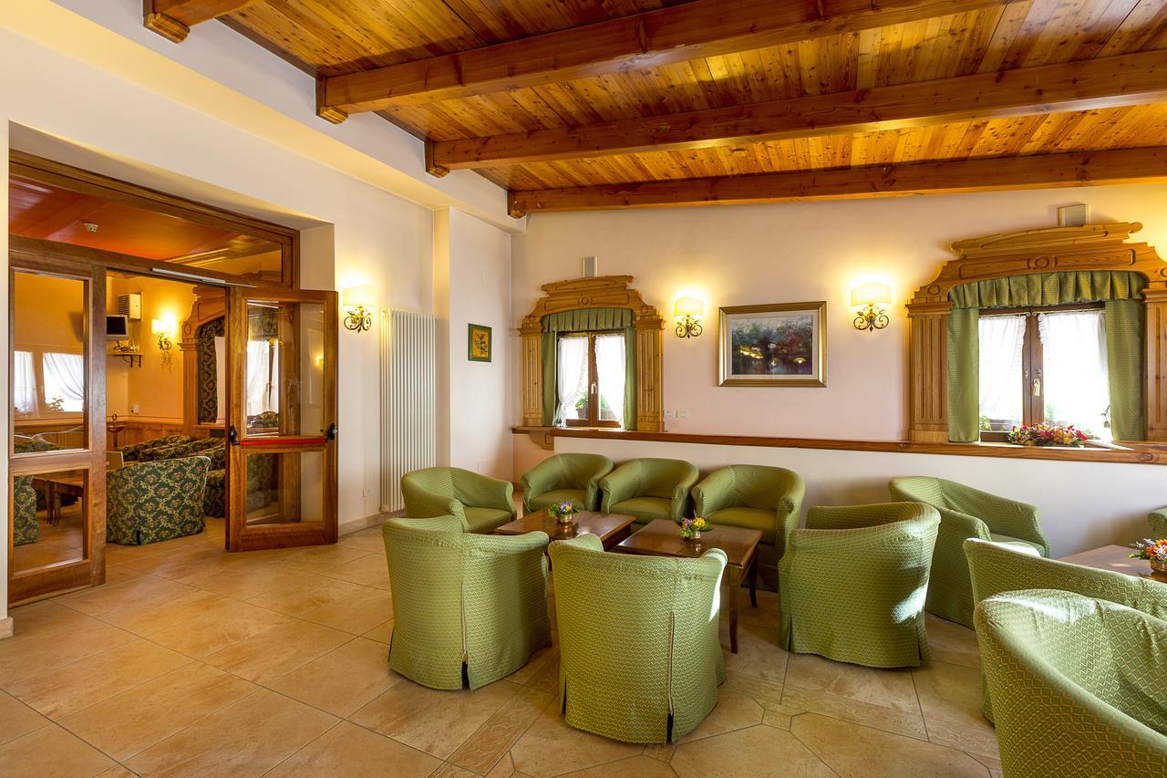 Hotel Trieste รอกการาโซ ภายนอก รูปภาพ