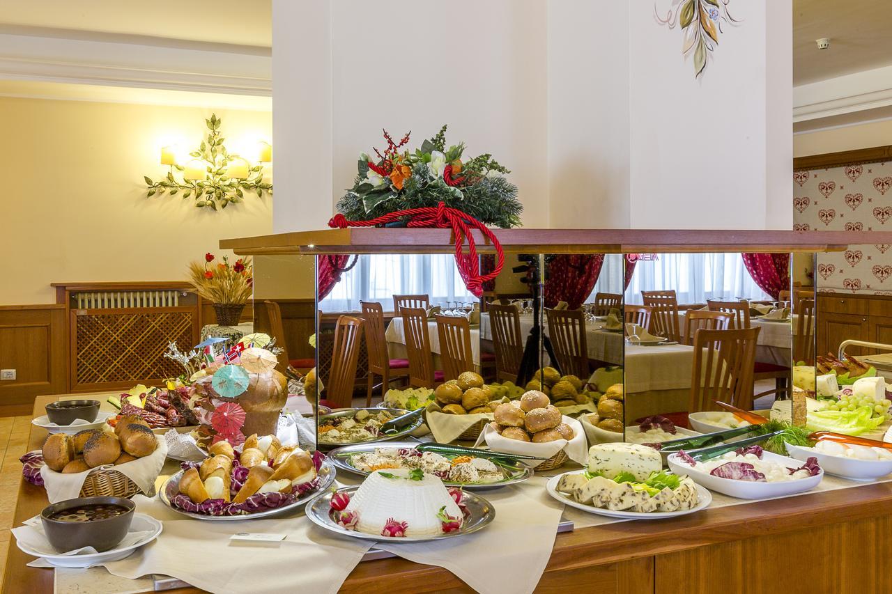 Hotel Trieste รอกการาโซ ภายนอก รูปภาพ
