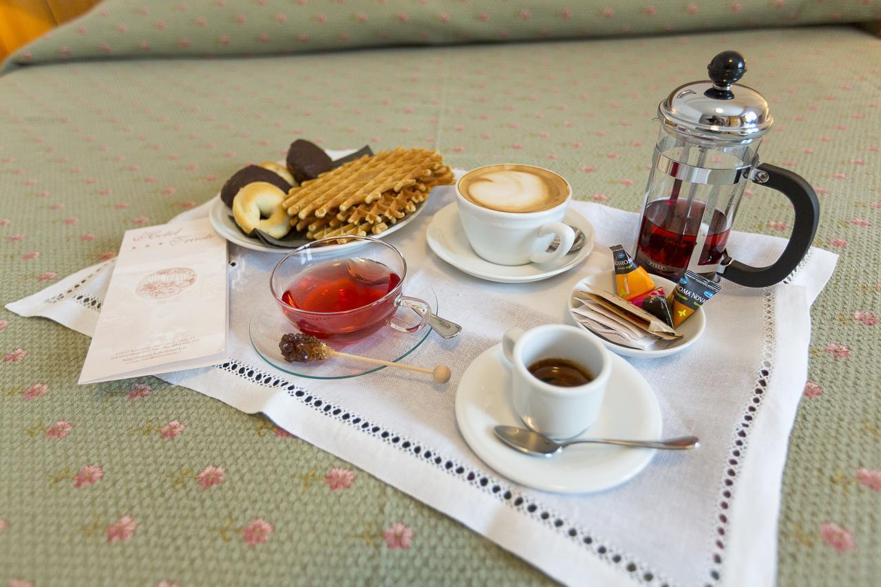 Hotel Trieste รอกการาโซ ภายนอก รูปภาพ