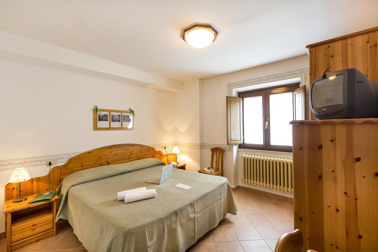 Hotel Trieste รอกการาโซ ภายนอก รูปภาพ